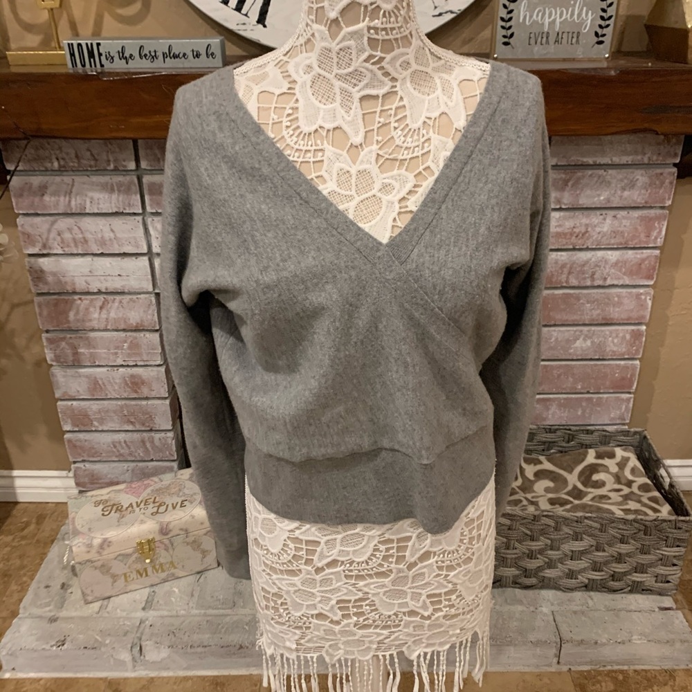 Theory sweater sz L